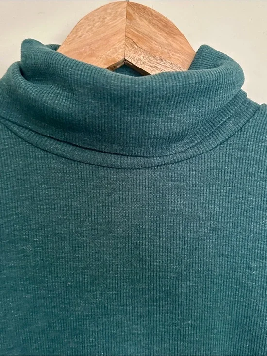 Ribbed Turtleneck Long Sleeve Top - Picture 4 of 7